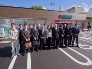 当社が施工したセブン-イレブン伏見北鍵屋公園店が完成し、オープニングセレモニーが開催されました。