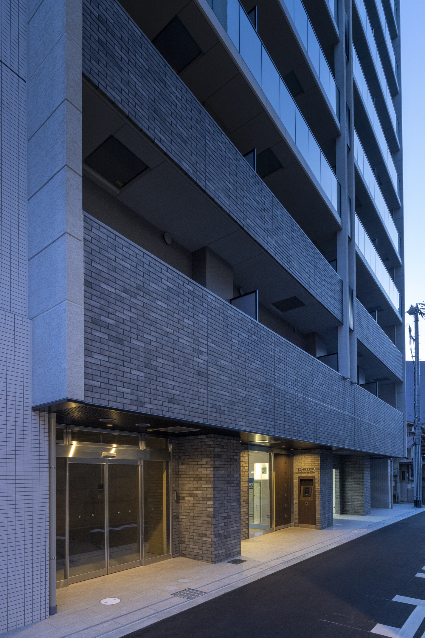 6.北側外観(夕景)