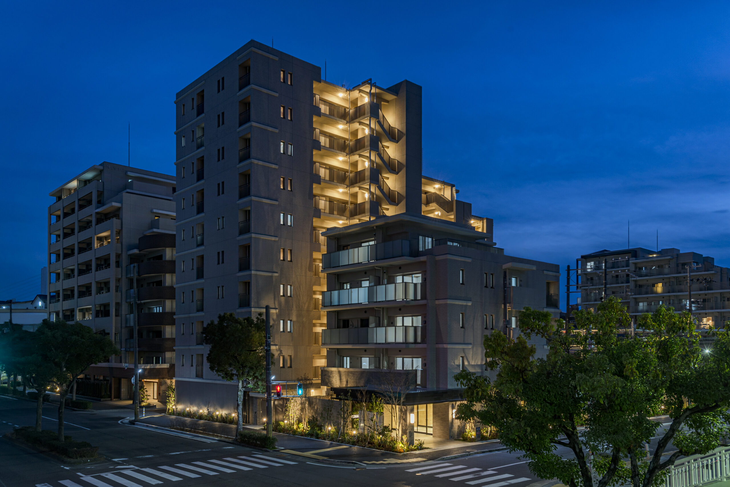 BRANZ東灘青木006_外観北東面（夜景）